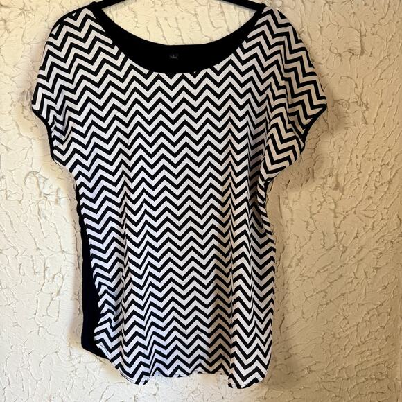 Espress Tops - Chevron Blouse Womens Large Black White Short Sleeve Geometric Top